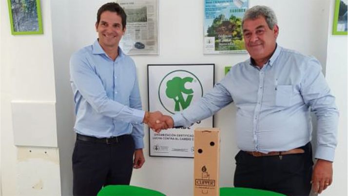 Fernando Trullás, director Comercial de Clipper Iberia (izda.) y Raúl Merino, presidente de Áreas Verdes.