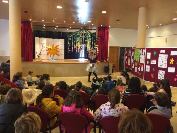 Cien personas celebran el Día de los Derechos de la Infancia en Vinuesa