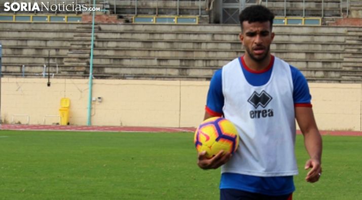 El jugador, en un entrenamiento en Los Pajaritos. /SN