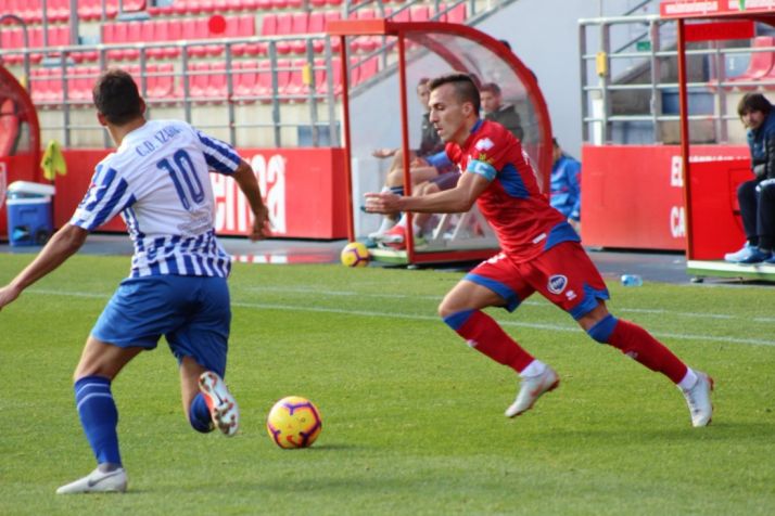 El Numancia y el Izarra se midieron en un amistoso esta maña en Los Pajaritos. CD Numancia
