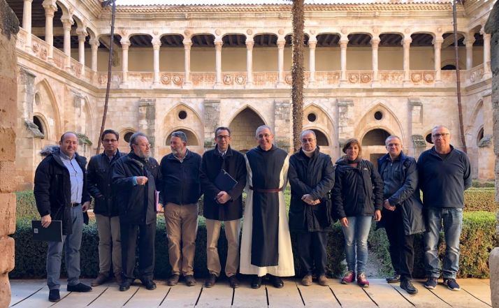 Representantes de las empresas, coordinadores de la obra, y el abad del convento. /Jta.