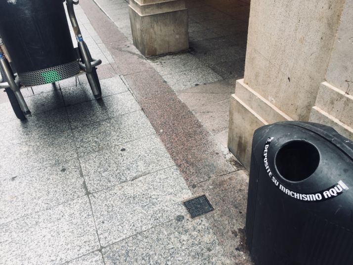 La lucha contra el machismo llega también a las papeleras 