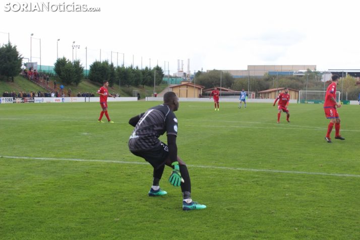 Taliby, arquero del Numancia B, bajo los tres palos en la Ciudad del Fútbol. SN