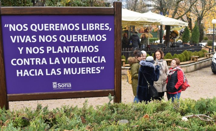 La Dehesa acoge un espacio ajardinado para ‘plantarse ante el machismo’ dentro del 25N