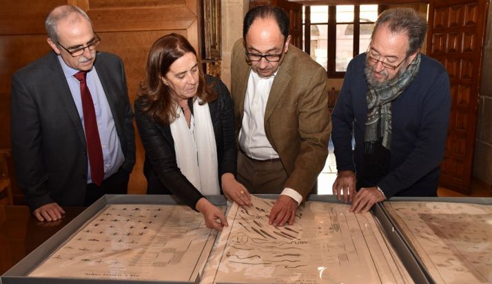 Entrega de las láminas restauradas al IES Machado. /Jta. 