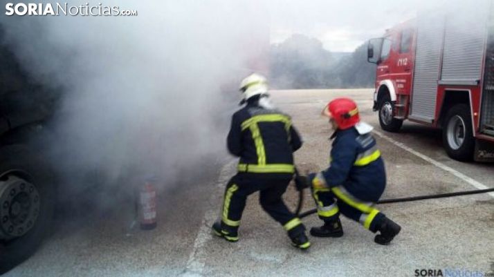 Bomberos en un siniestro en el Madero. /SN