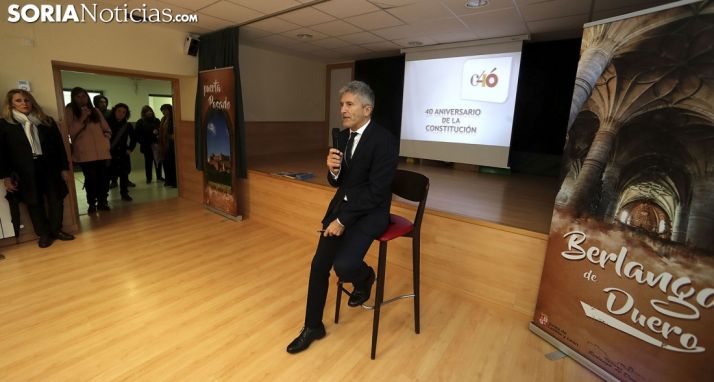 El ministro, en su charla sobre la Constitución ante escolares del CRA Berlanga. /SN