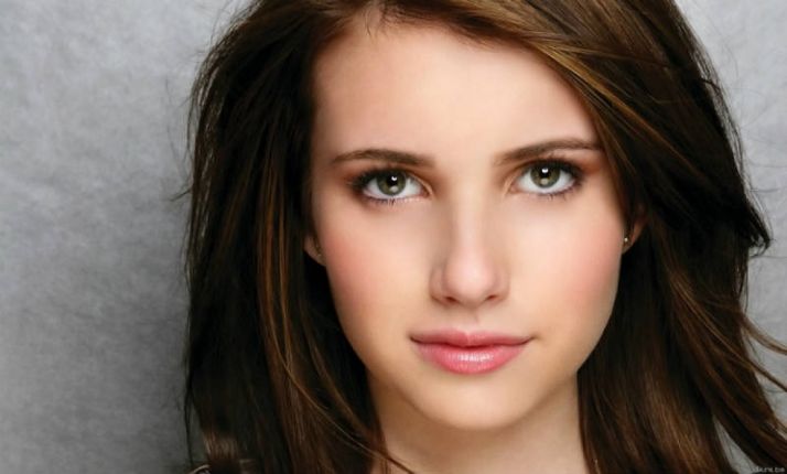 Rostro en primerísimo plano de mujer. 