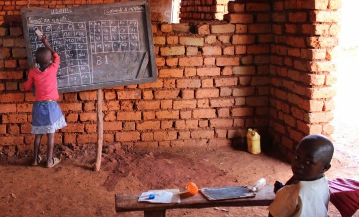 Exposición ‘Vente al cole’ en el Colegio de Médicos