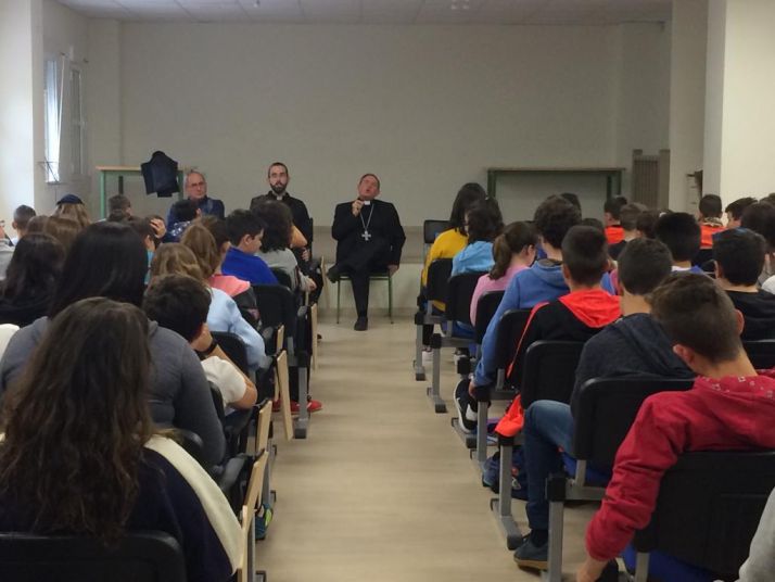 El Obispo visita el Instituto Santa Catalina de El Burgo de Osma