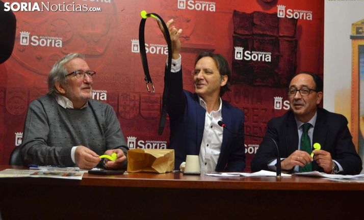 Jesís Bárez (izda.), Juan Mayoral y Manuel López en la presentación del espectáculo. /SN