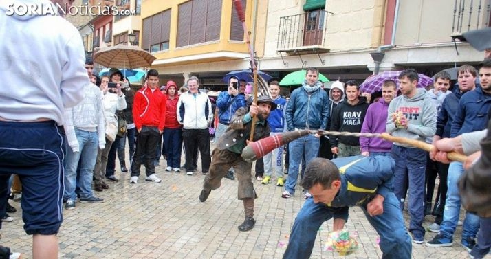 Fiesta del Zarrón, en Almazán, que será el 17 de mayo del año que viene. 