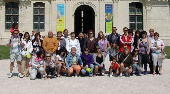 Miembros de agrupaciones olvegueñas en un acto de hermanamiento en Francia. 