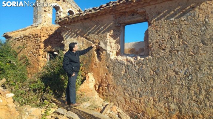 En la iglesia de Valdegrulla se han llevado los sillares de las ventanas. SN