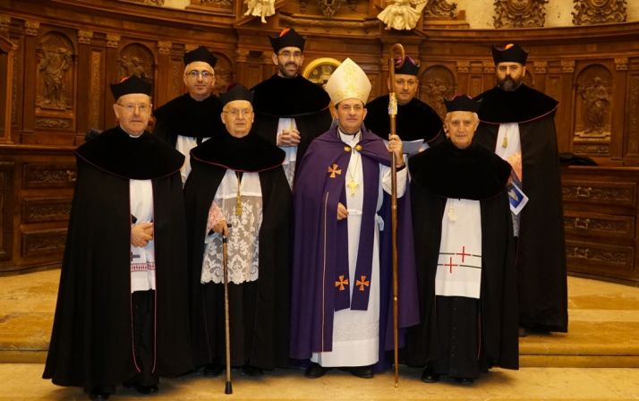 Tres nuevos canónigos toman posesión en El Burgo