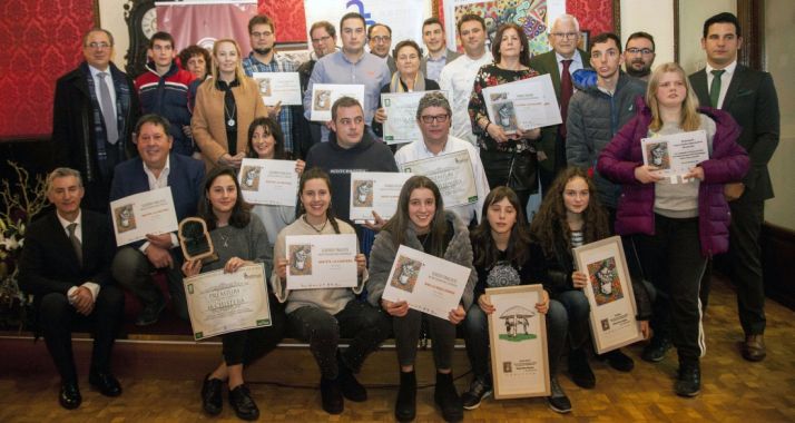 Foto de familia de los premiados en esta edición de la Tapa Micológica. /FOES