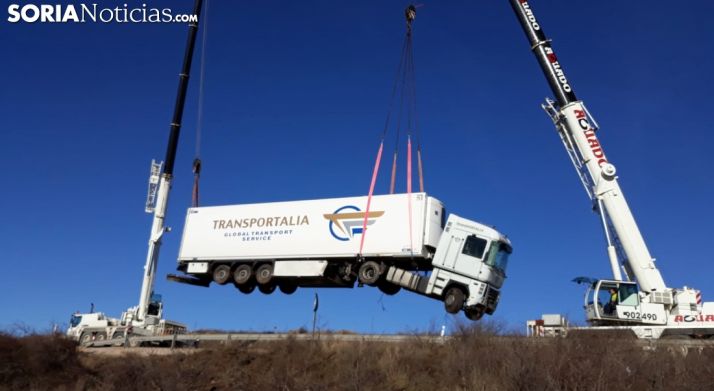 La N-122, cortada por la retirada de un vehículo pesado