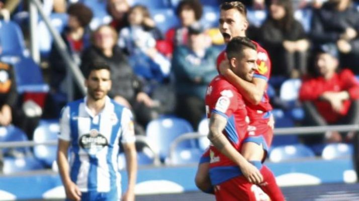 Oyarzun y Villalba celebran el empate a dos en Riazor. LaLiga