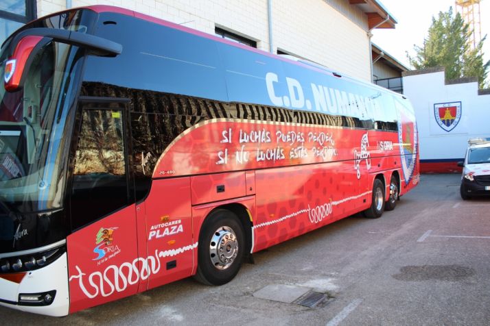 El Numancia estrena nuevo diseño en el autobús con el que realiza sus desplazamientos. CD Numancia