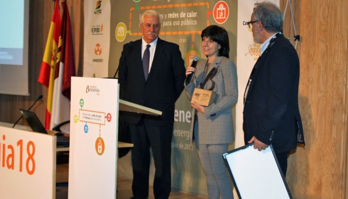 Javier Díaz (izda.), junto a la directora del Ceder-Ciemat, Raquel Ramos.