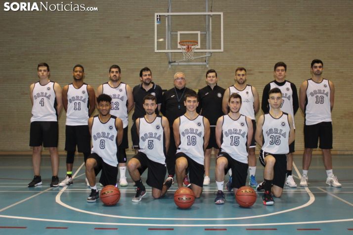 El Club Soria Baloncesto, en una foro de grupo durante una de sus sesiones en el IES Castilla. SN