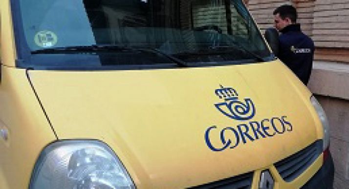 Correos identifica su flota de vehículos en Soria con los distintivos ambientales de la DGT