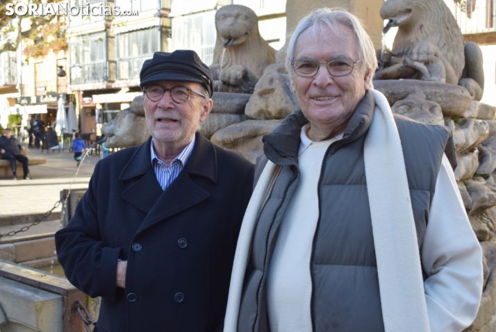 Javier Narbaiza y Vicente Marín en la plaza Mayor de Soria.