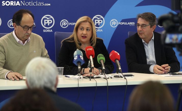 Yolanda de Gregorio, junto a Manuel López (izda.), y Jesús Peregrina. /SN