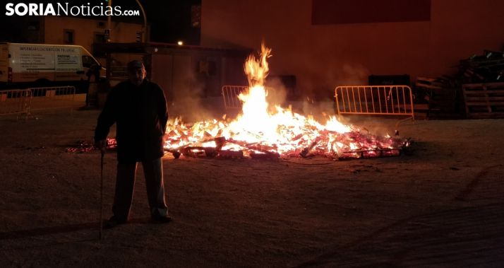 Fotos: Golmayo enciende su luminaria en honor a Santa Bárbara 