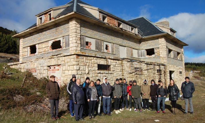 Alumnos del proyecto Piqueras junto con diputados, profesores y técnicos. /Dip.