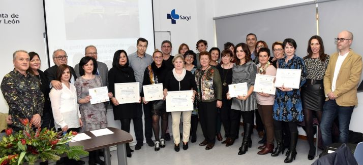 Imagen de familia de los reconocimientos entregados este viernes. /Jta.