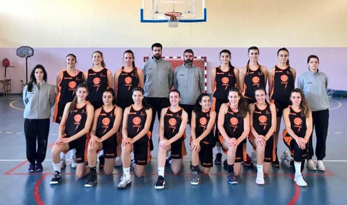 Paula (4ª dcha. abajo), con el combinado regional. 