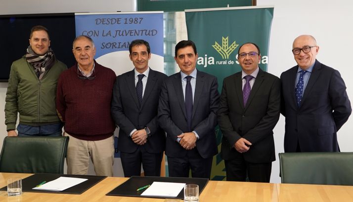 Responsables de ambas partes en la rúbrica del acuerdo. /CRS