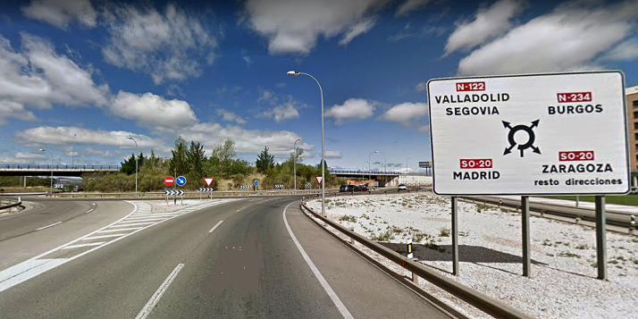 Conductora ebria, atrapada circulando al revés en la rotonda del Caballo Blanco