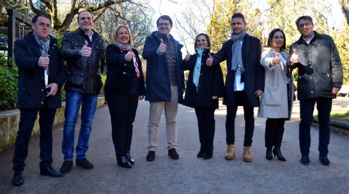 Alfonso Fernández Mañueco (ctro.) con candidatos a alcaldías del PP en capital y provincia. /SN