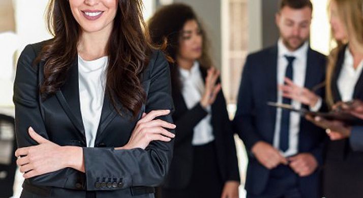 Universitaria con grado medio, entre 25 y 54 años, perfil de la emprendedora soriana