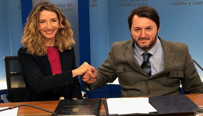 Alicia García y Francisco Sardón en la firma del acuerdo. /Jta.