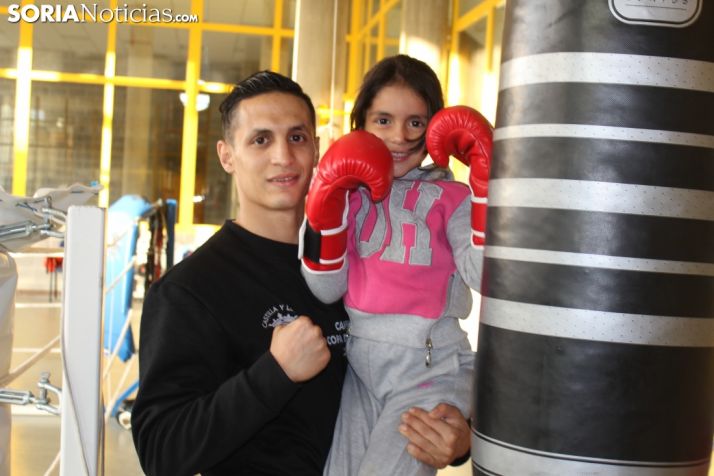 Maisam y Reda Brahmi, en la salda del CAEP habilitada para el boxeo.