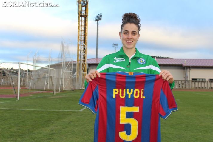 Miena Cruz, la central titular del CD San José a la que comparan con Carles Puyol.