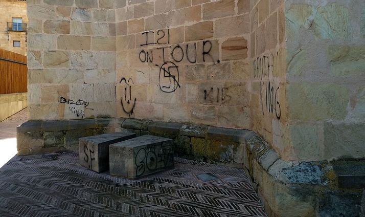 Vergonzoso el estado de los muros de La Mayor