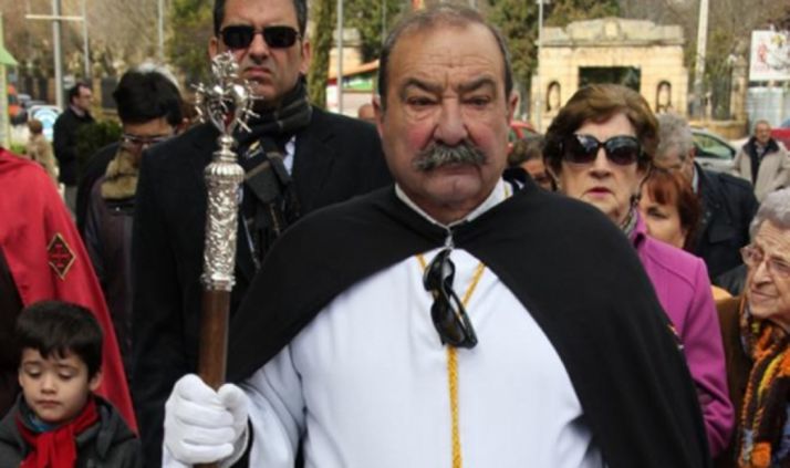 El cofrade, en una procesión de Semana Santa. 