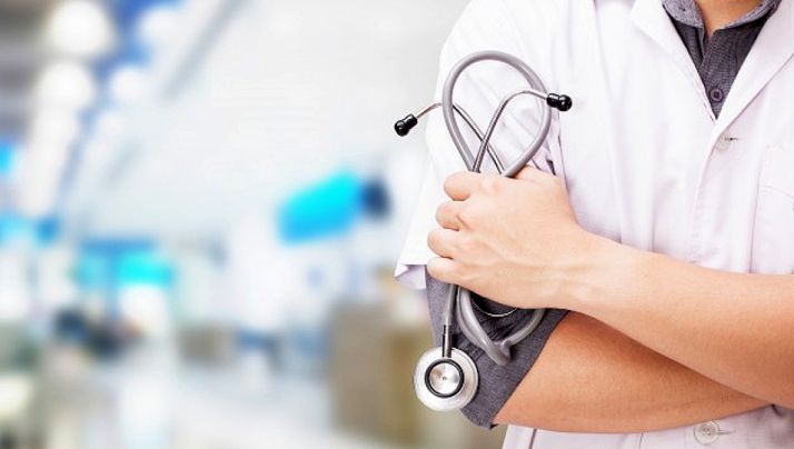 El Consejo de Colegios de Médicos denunciará la contratación sin MIR