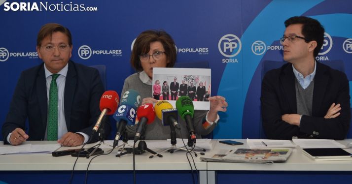 Gerardo Martínez, (izda.), Marimar Angulo y Tomás Cabezón. /SN