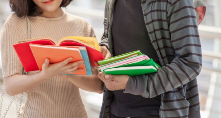 La Junta reduce un 20,2 % los precios públicos de las matrículas universitarias 