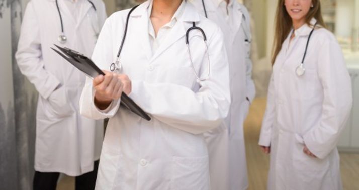 Piden a la Junta que cese en la contratación de médicos sin MIR