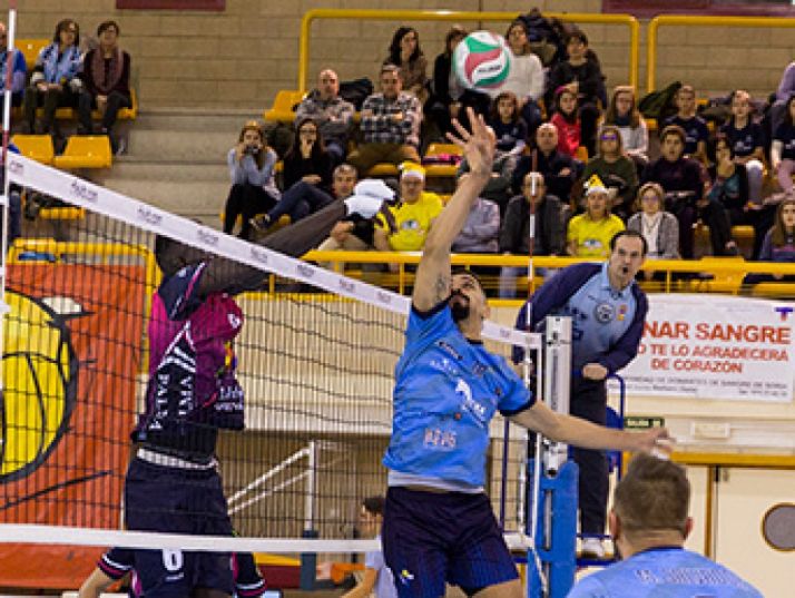 Río Duero-Urbia Voley Palma, en el Pabellón Los Pajaritos. José Luis Almazán