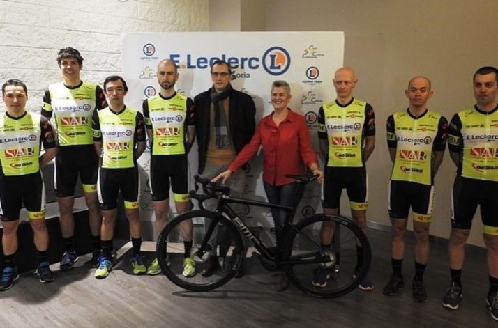 Presentación del equipo ciclista en E.Leclerc. Cedida