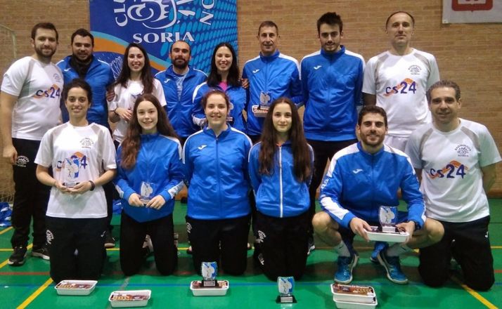 Los jugadores sorianos con sus medallas tras el torneo. 