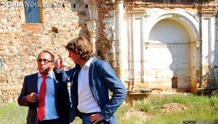 Luis Rey (izda.) y Carlos Martínez en una visita al CUS en 2015. /SN