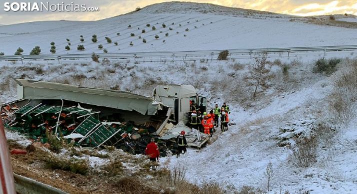 Imagen del lugar del siniestro con personal atendiendo a los heridos. /SN 